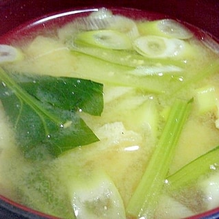 ほうれん草と油揚げとネギの味噌汁